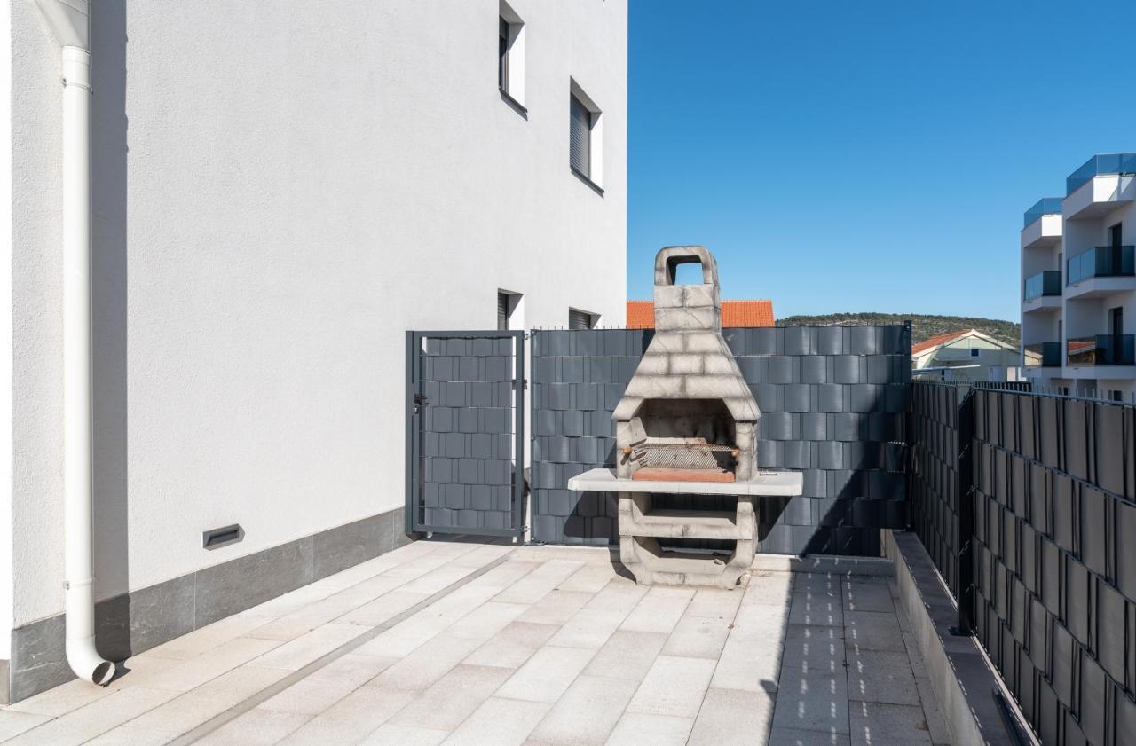 Poolside 2 Bedroom Ap. Mare Trogir Exterior photo