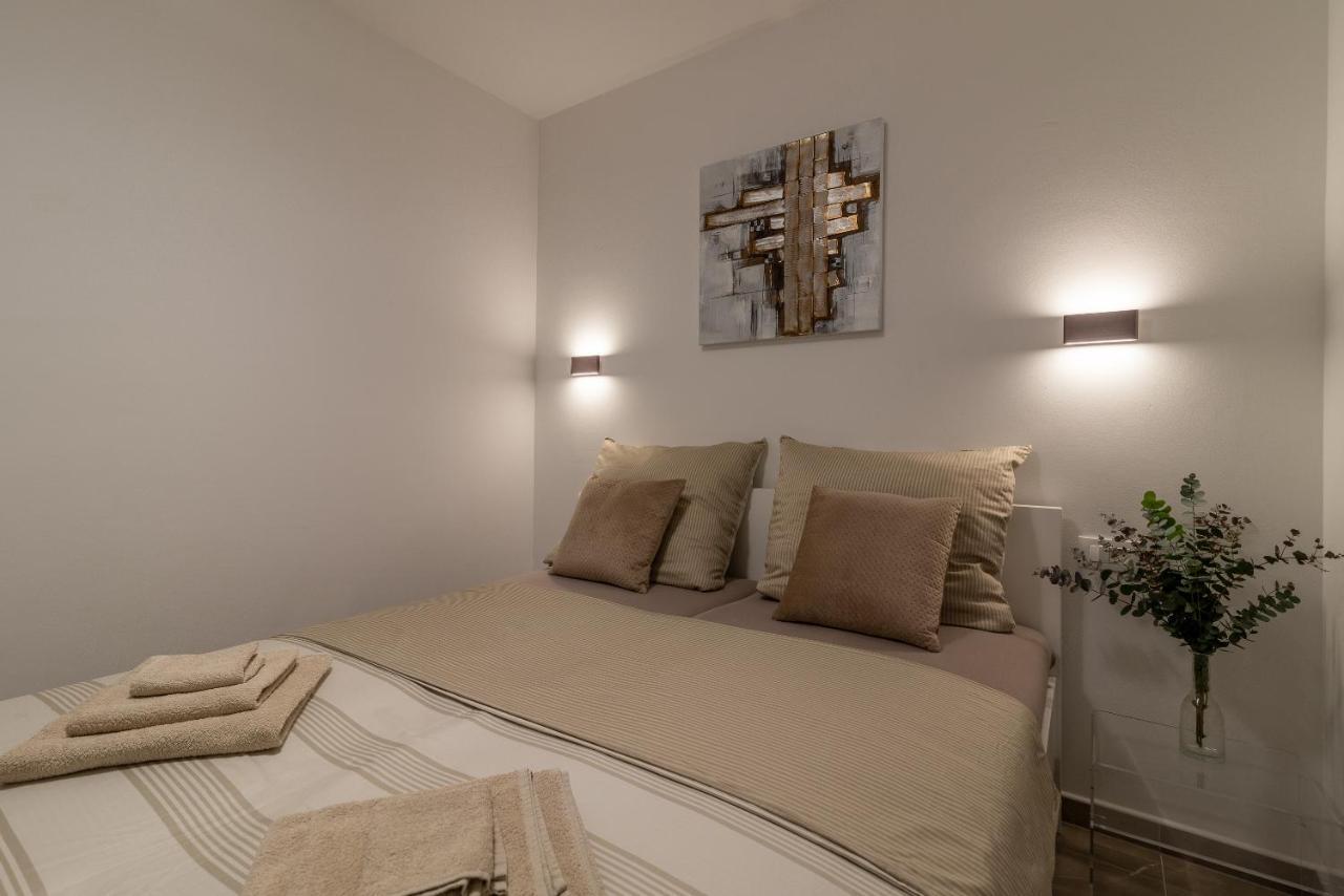 Poolside 2 Bedroom Ap. Mare Trogir Exterior photo