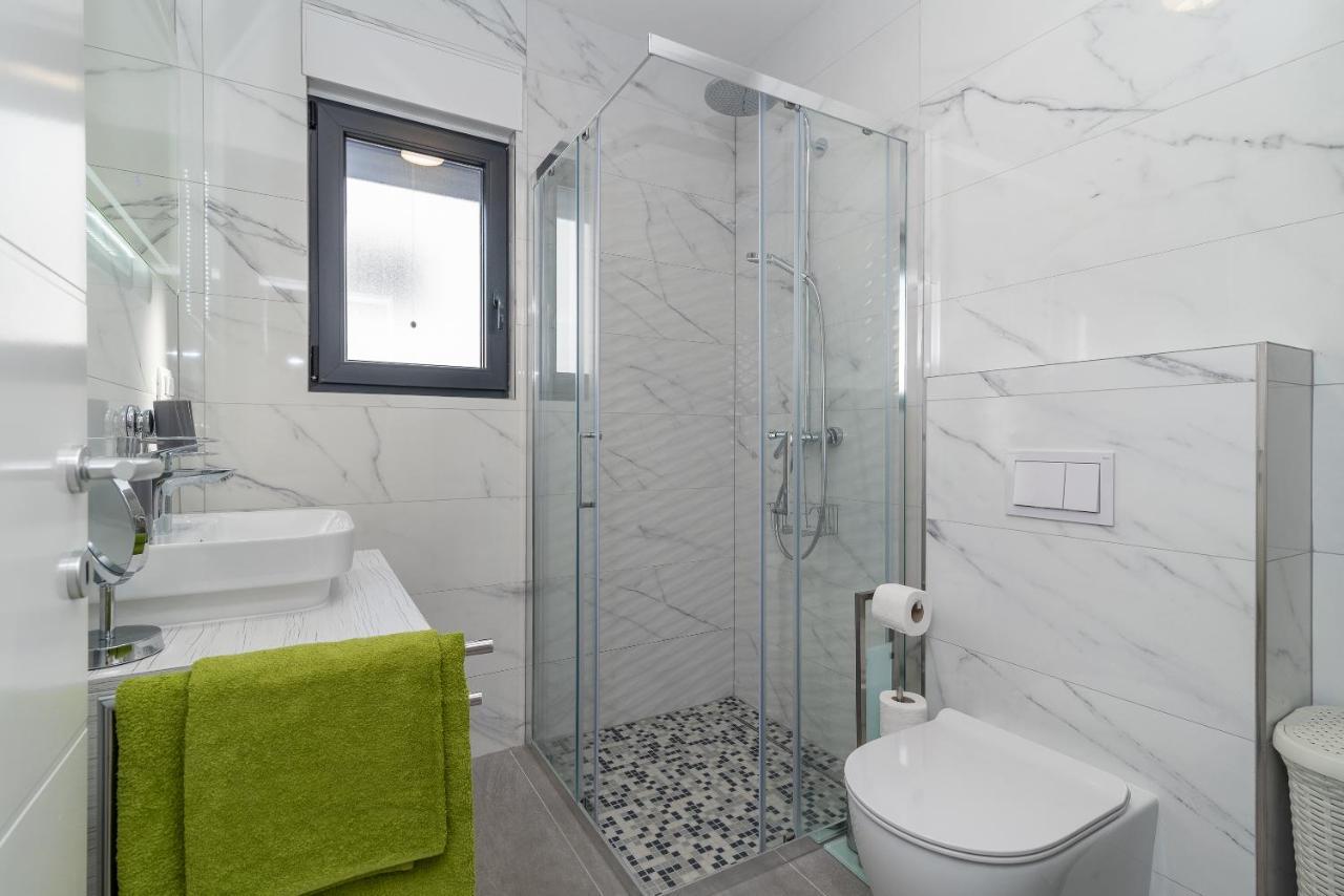 Poolside 2 Bedroom Ap. Mare Trogir Exterior photo