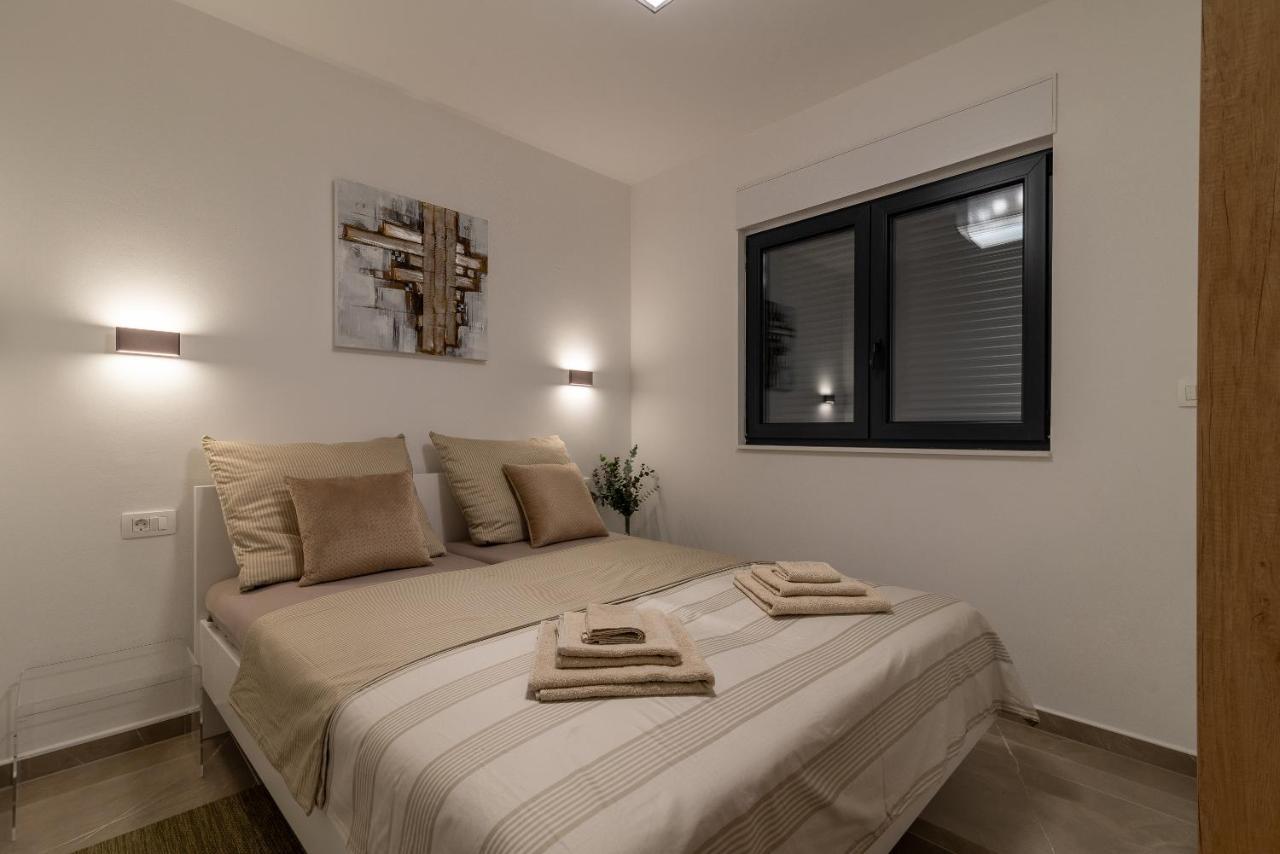 Poolside 2 Bedroom Ap. Mare Trogir Exterior photo
