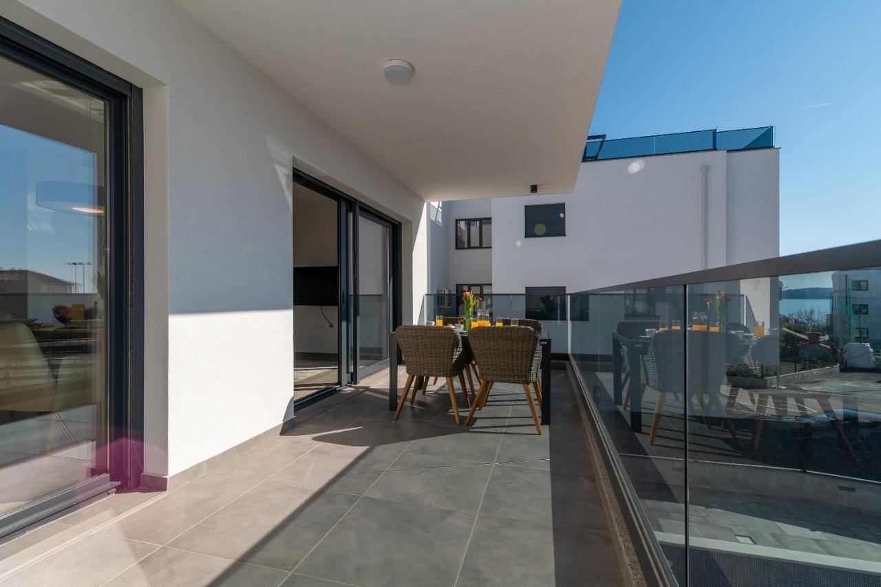 Poolside 2 Bedroom Ap. Mare Trogir Exterior photo