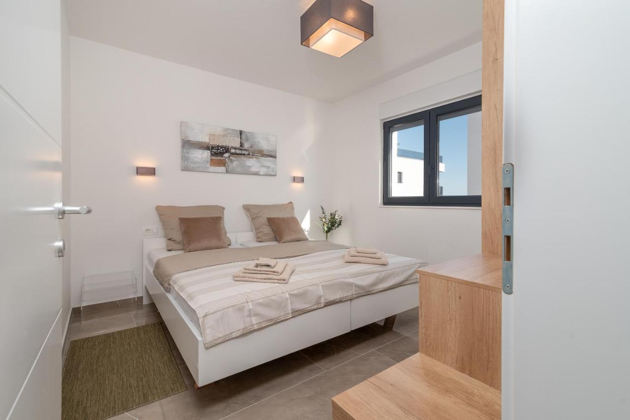 Poolside 2 Bedroom Ap. Mare Trogir Exterior photo