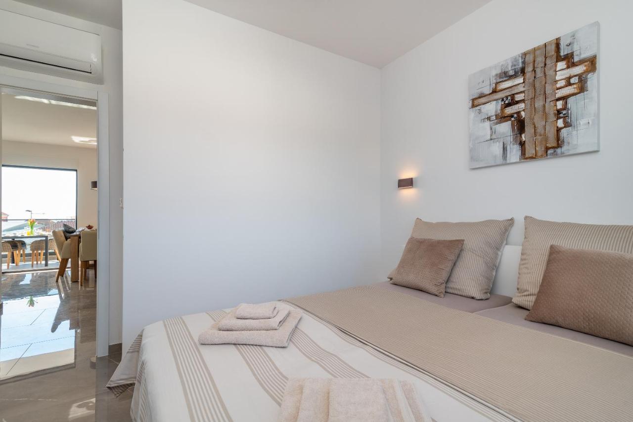 Poolside 2 Bedroom Ap. Mare Trogir Exterior photo